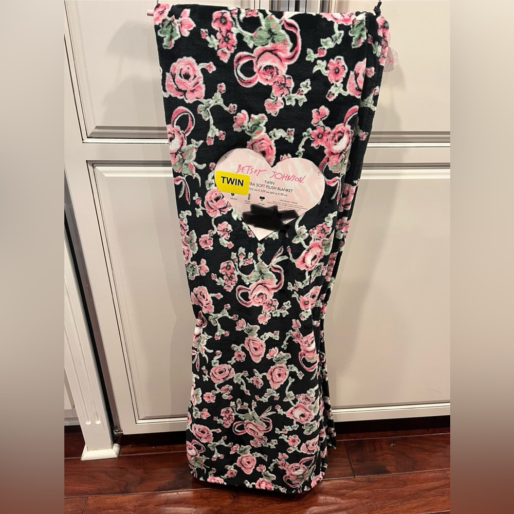 Betsey Johnson Black Twin Blanket with Pink Floral Pattern